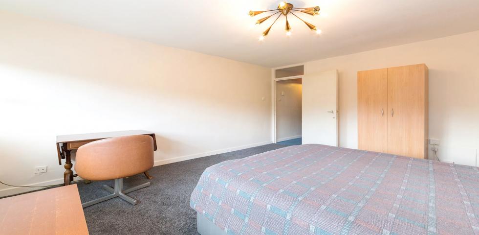 			UNDER OFFER , 3 Bedroom, 1 bath, 1 reception Flat			 Willesden Lane , WILLESDEN GREEN 